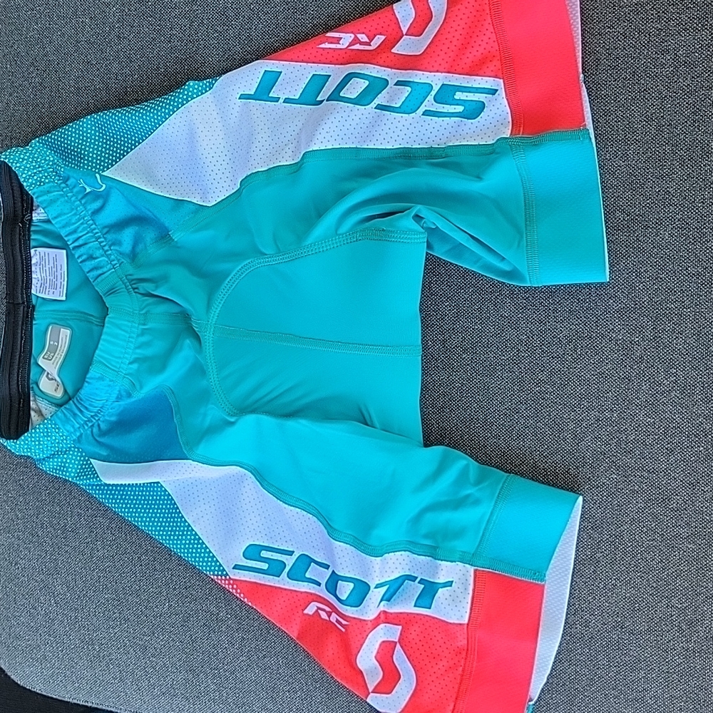 LIKE NEW Scott padded bike shorts, size S